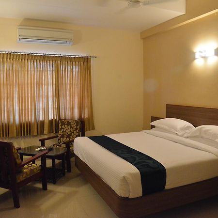 Sri Balaji Hotels Tiruchengodu Kültér fotó