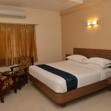 Sri Balaji Hotels Tiruchengodu Kültér fotó