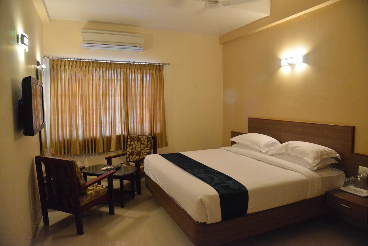 Sri Balaji Hotels Tiruchengodu Kültér fotó