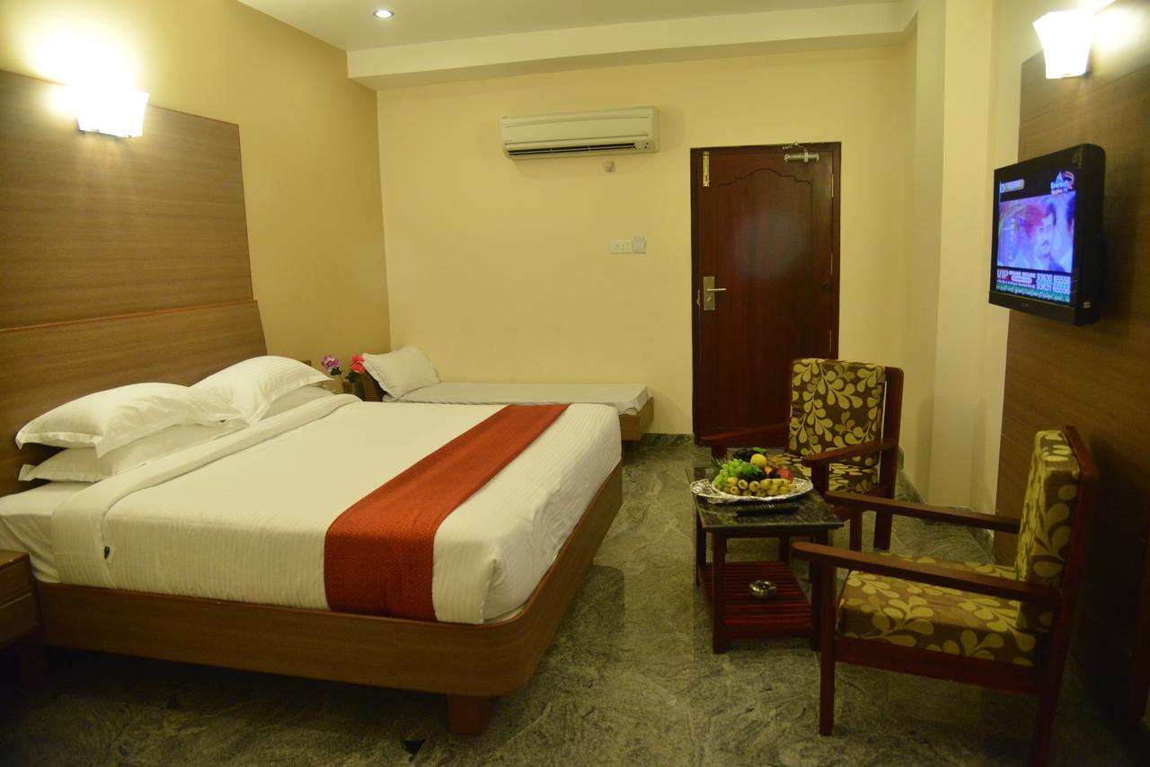 Sri Balaji Hotels Tiruchengodu Kültér fotó