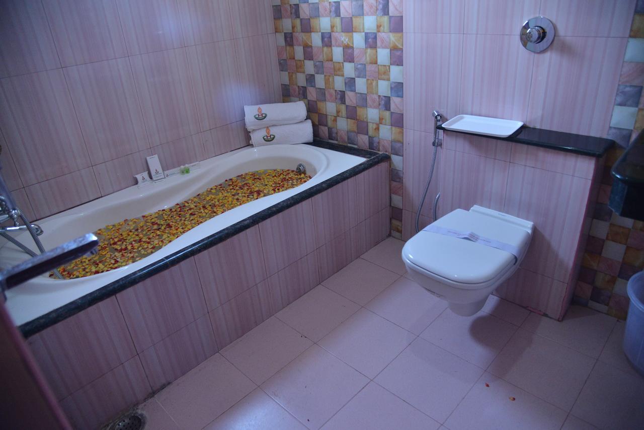 Sri Balaji Hotels Tiruchengodu Kültér fotó