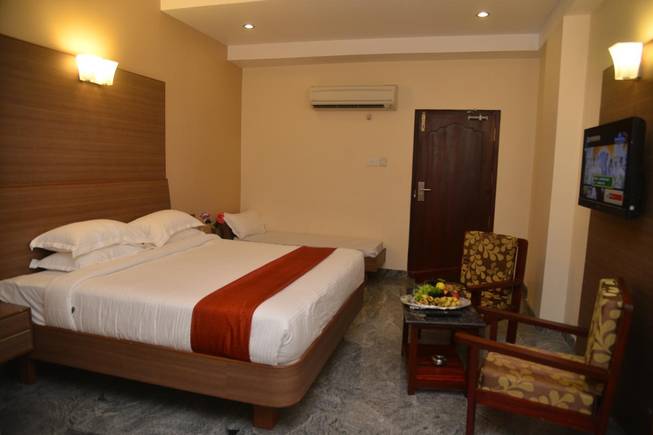 Sri Balaji Hotels Tiruchengodu Kültér fotó