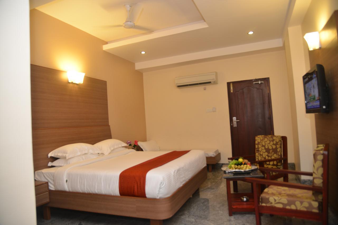 Sri Balaji Hotels Tiruchengodu Kültér fotó